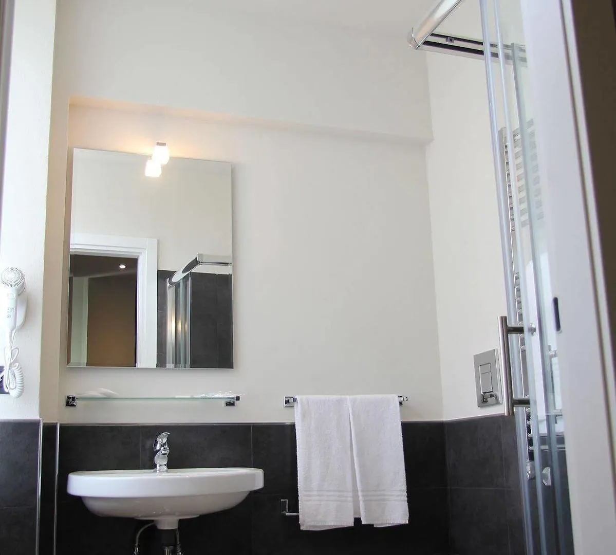 Hotel Zara Milano 3*, Милан Италия